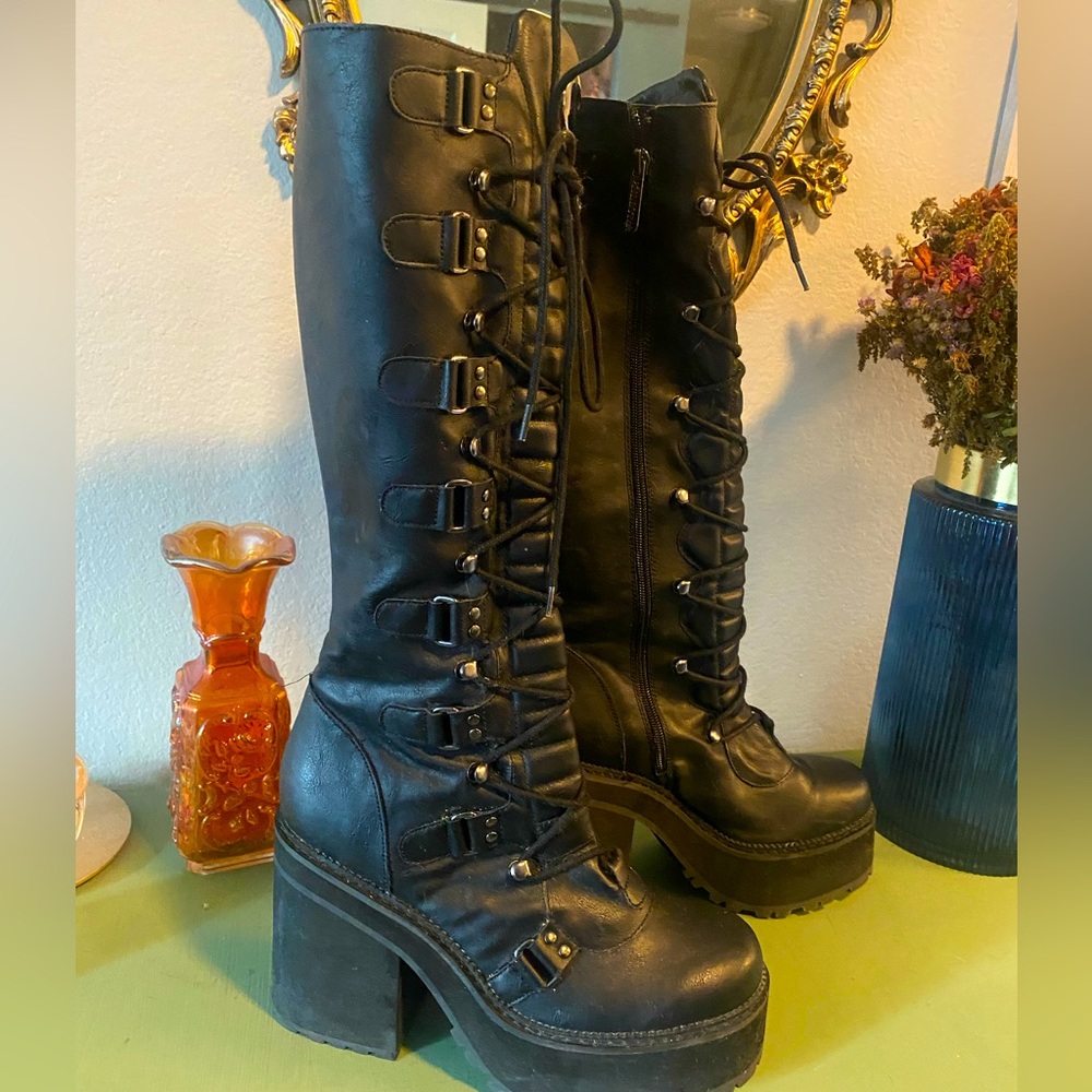 SUPER COMFY Selene boots by Killstar